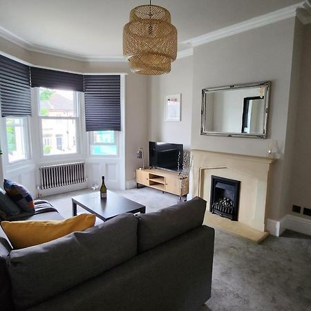 Contemporary Beach Apartment Brighton Bagian luar foto