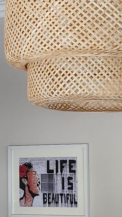 Contemporary Beach Apartment Brighton Bagian luar foto