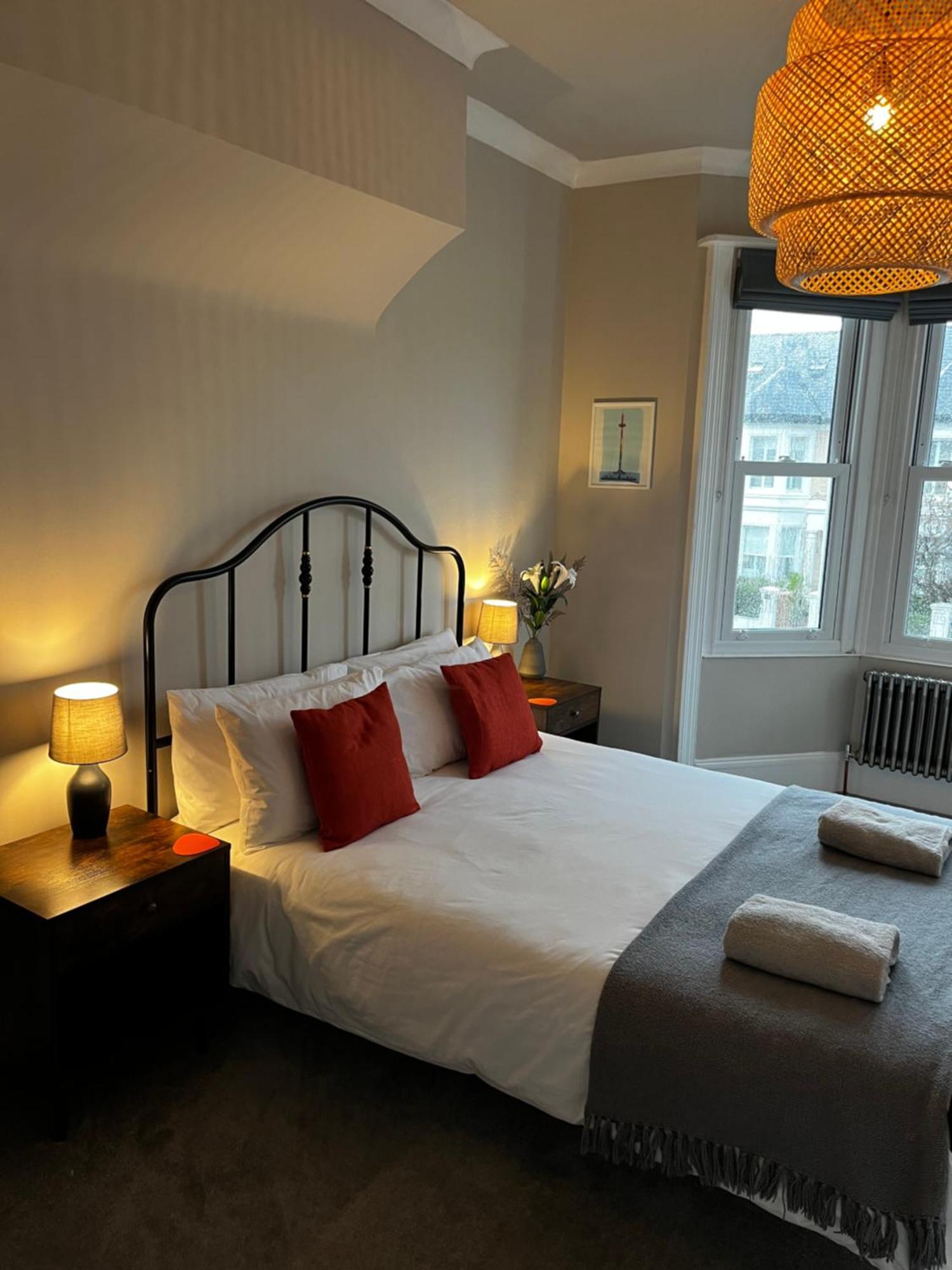 Contemporary Beach Apartment Brighton Bagian luar foto